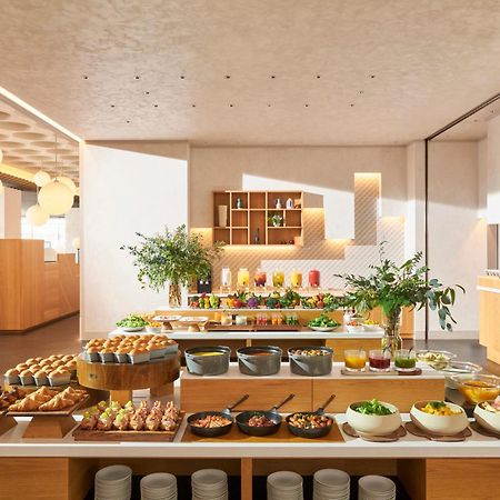 Omo7 Osaka By Hoshino Resorts Bagian luar foto The buffet at the lounge