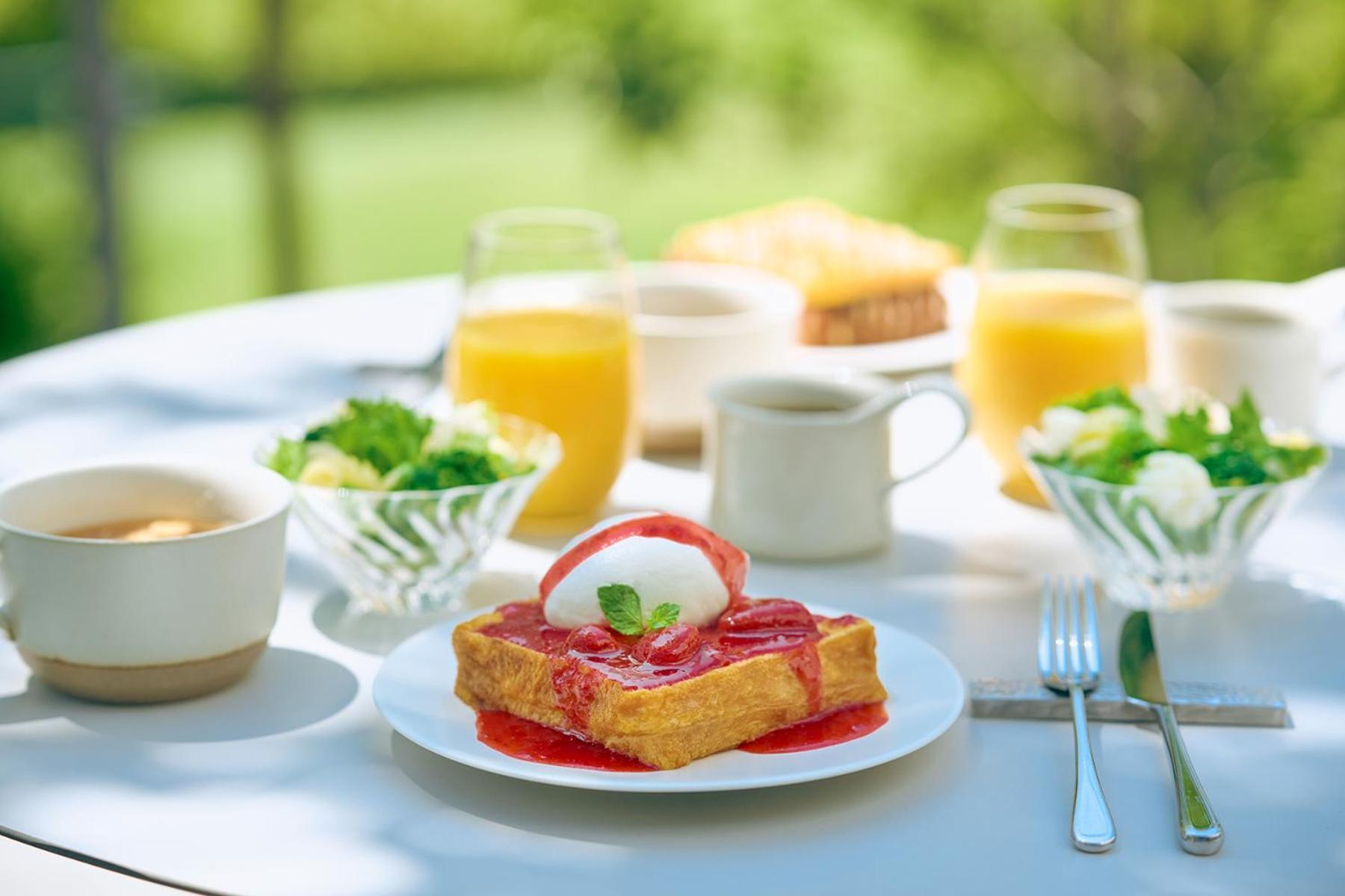 Omo7 Osaka By Hoshino Resorts Bagian luar foto A breakfast with orange juice, coffee, and toast