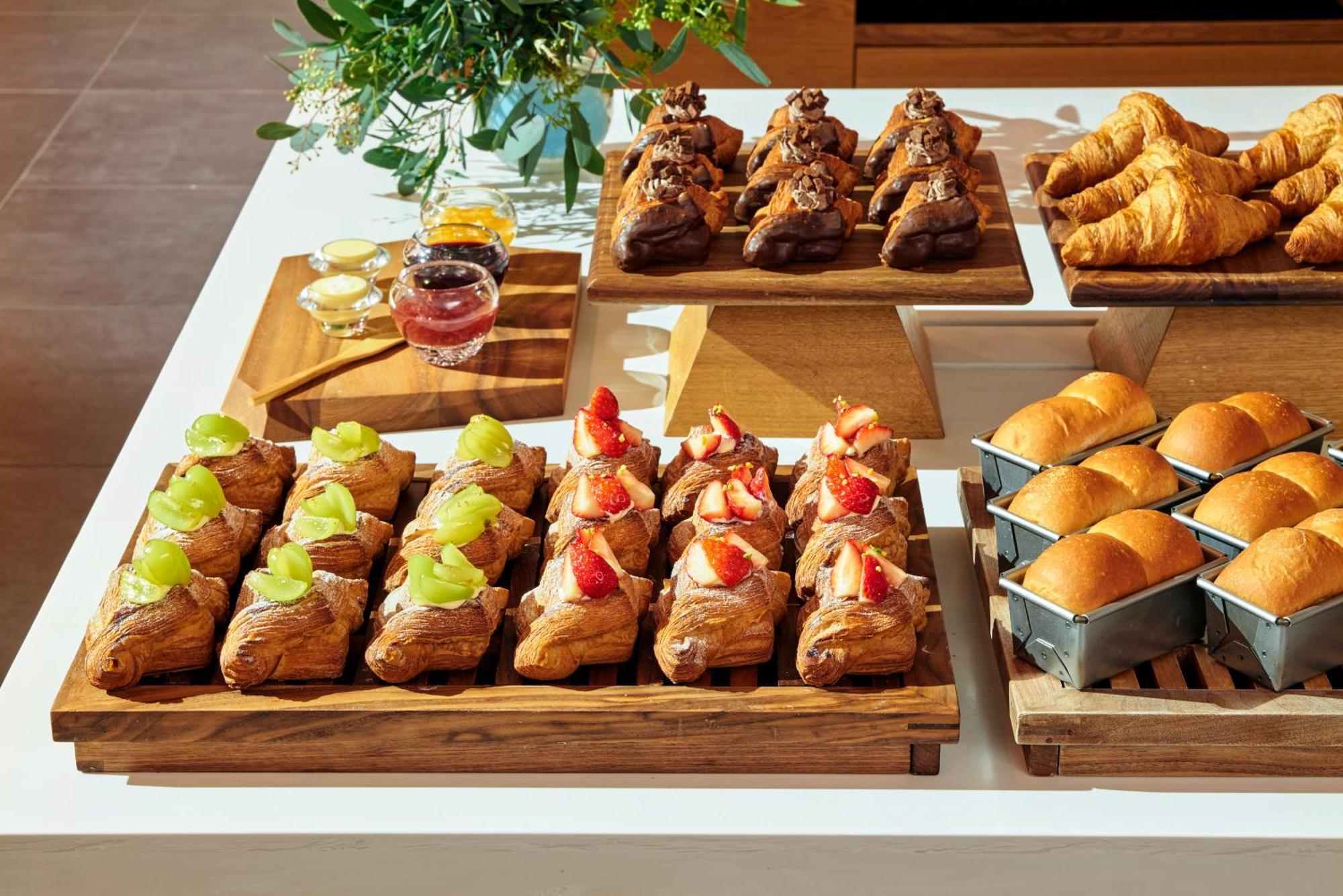 Omo7 Osaka By Hoshino Resorts Bagian luar foto A selection of pastries